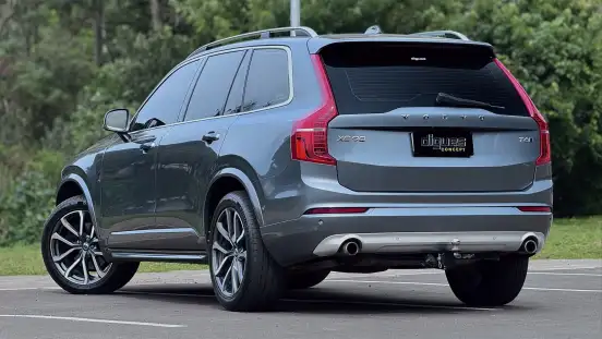 VOLVO-XC90-2017