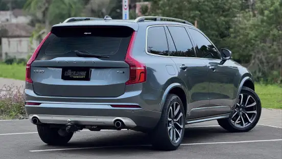 VOLVO-XC90-2017