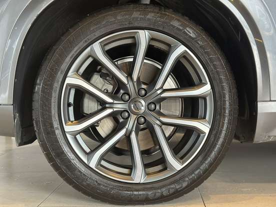 VOLVO-XC90-2019