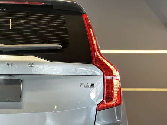 VOLVO-XC90-2019
