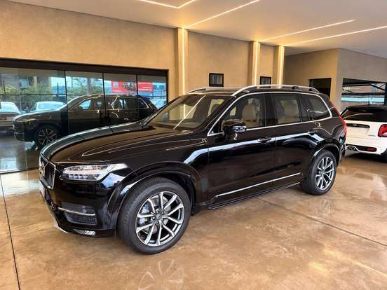 VOLVO-XC90-2017
