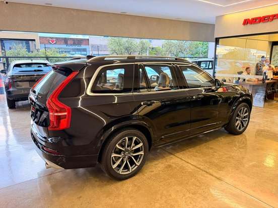 VOLVO-XC90-2017