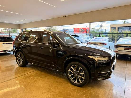 VOLVO-XC90-2017