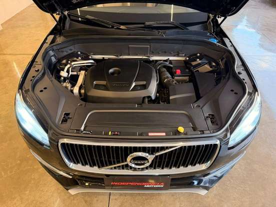 VOLVO-XC90-2017