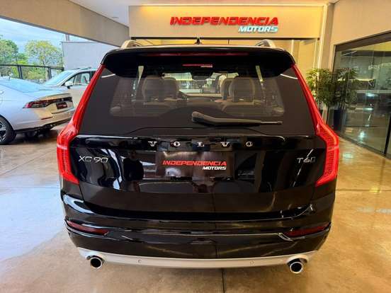 VOLVO-XC90-2017