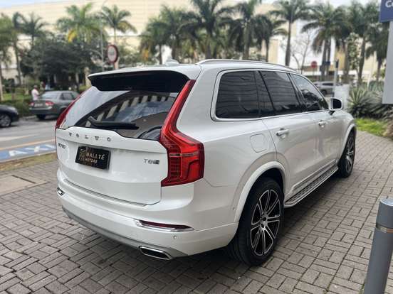 VOLVO-XC90-2018