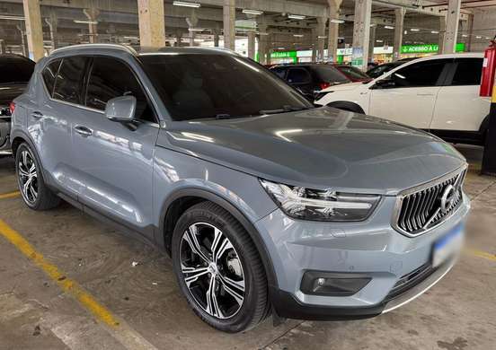 VOLVO-XC40-2021