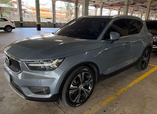 VOLVO-XC40-2021