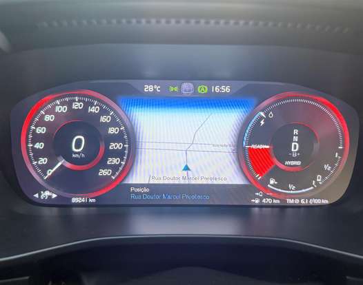 VOLVO-XC40-2021