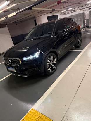 VOLVO-XC40-2021