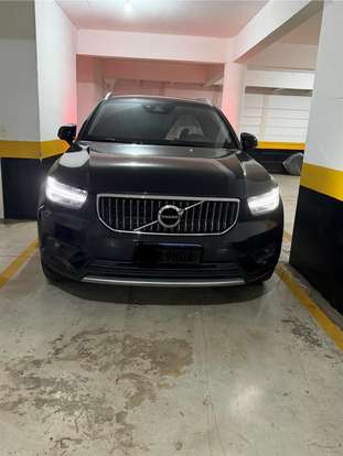 VOLVO-XC40-2021