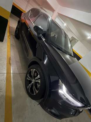 VOLVO-XC40-2021