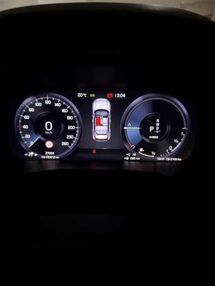 VOLVO-XC40-2021
