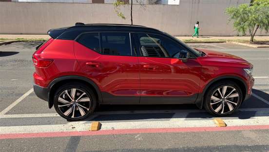 VOLVO-XC40-2022