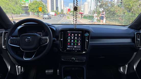 VOLVO-XC40-2022