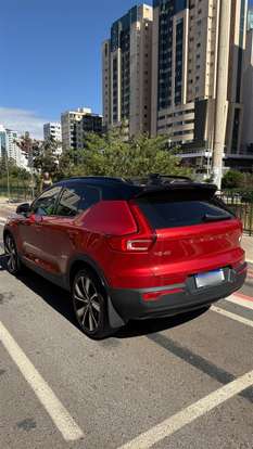 VOLVO-XC40-2022