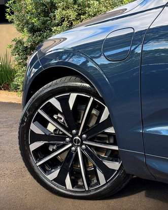 VOLVO-XC60-2.0 T8 PHEV ULTRA DARK AWD GEARTRONIC VOLVO-XC60-2025