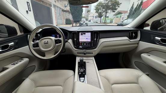 VOLVO-XC60-2022