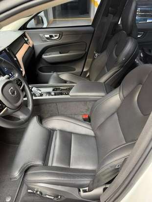 VOLVO-XC60-2022