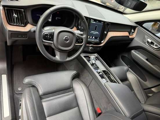 VOLVO-XC60-2022