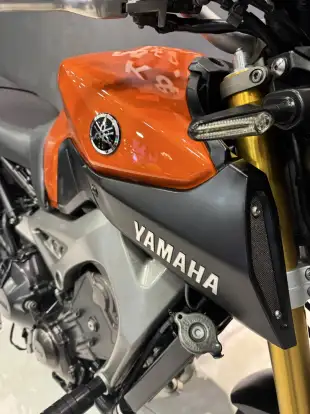 YAMAHA-MT-09-2015