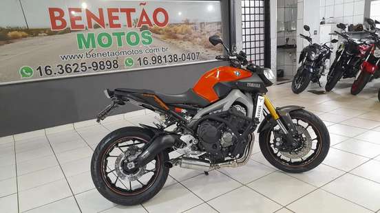 YAMAHA-MT-09-2015