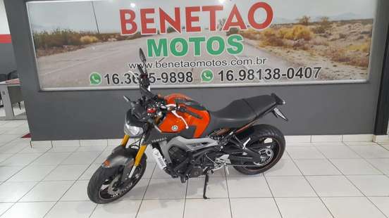 YAMAHA-MT-09-2015