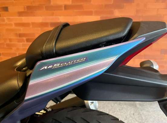 YAMAHA-YZF R15-2025