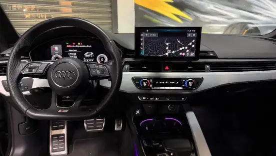 AUDI-A4-2023