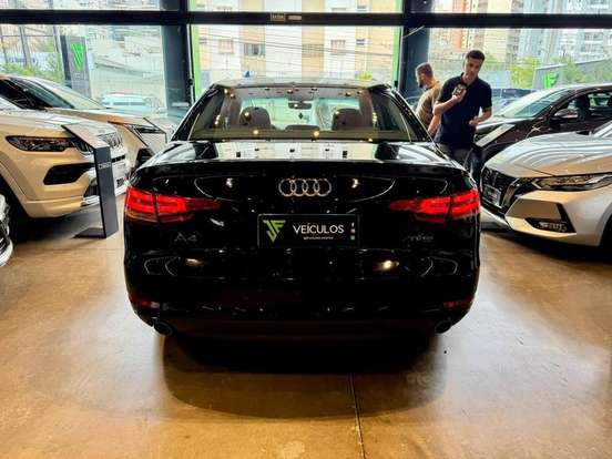 AUDI-A4-2017