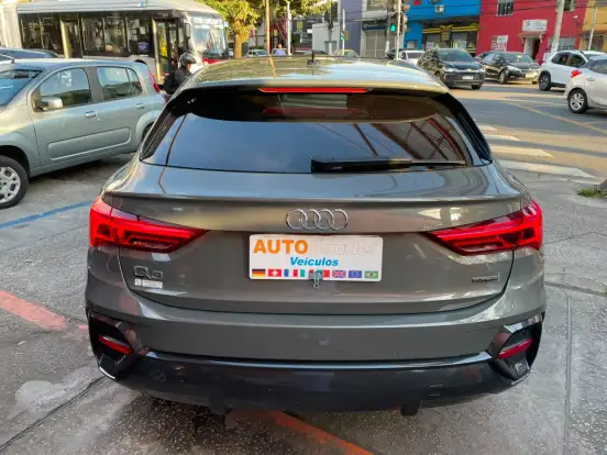 AUDI-Q3-2023