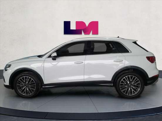 AUDI-Q3-2023