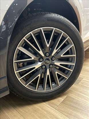 AUDI-Q3-2023