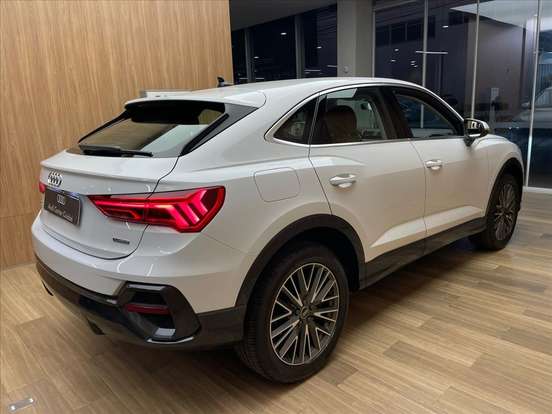 AUDI-Q3-2023