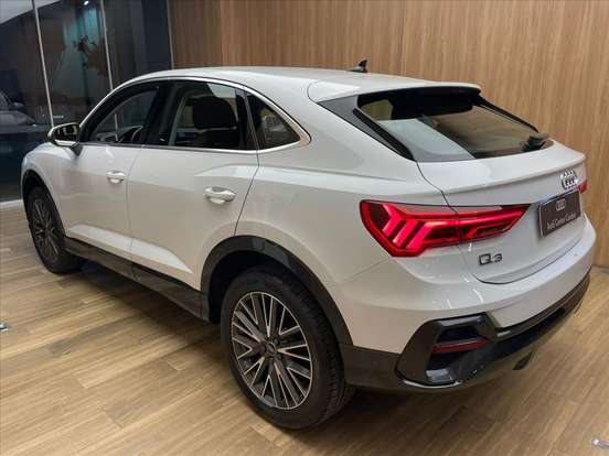 AUDI-Q3-2023