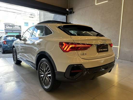 AUDI-Q3-2023