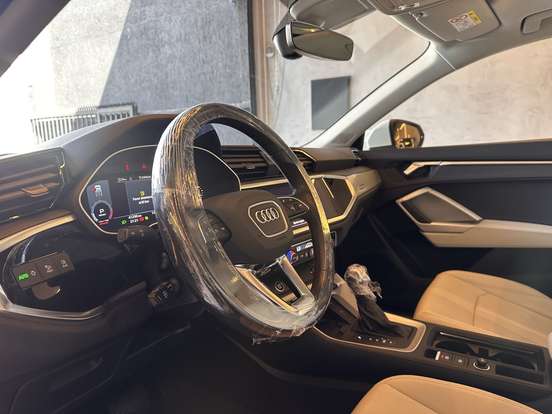 AUDI-Q3-2023