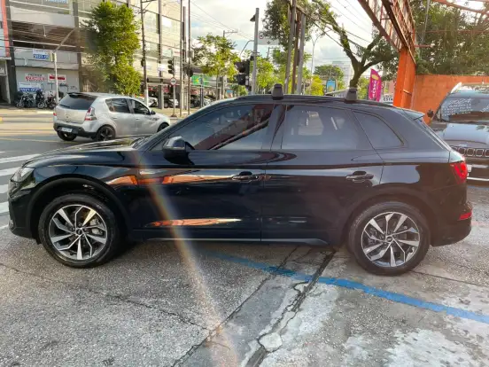 AUDI-Q5-2021