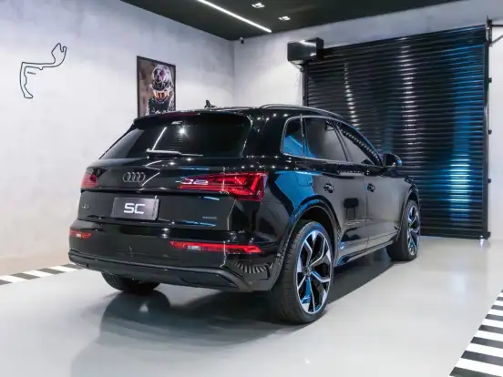 AUDI-Q5-2021