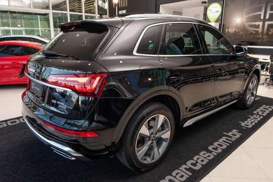 AUDI-Q5-2023