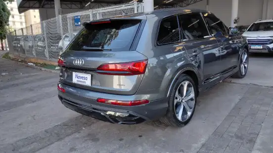 AUDI-Q7-2023