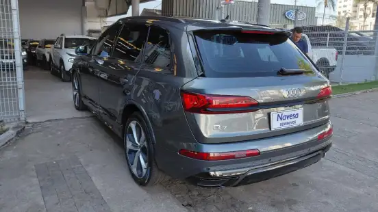 AUDI-Q7-2023