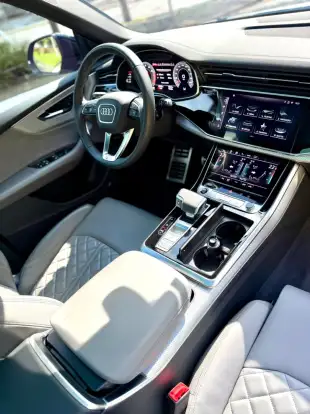 AUDI-Q8-2024