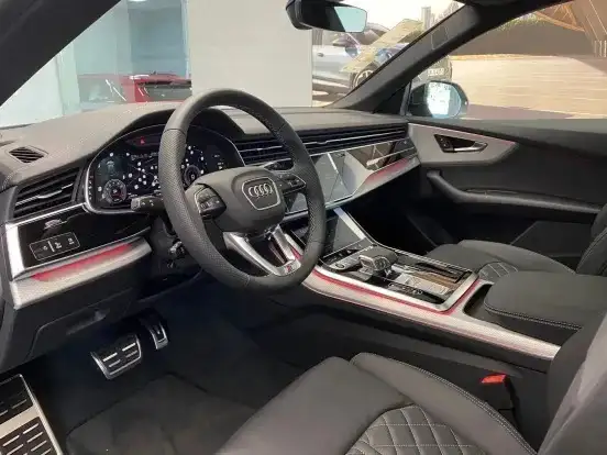 AUDI-Q8-2025