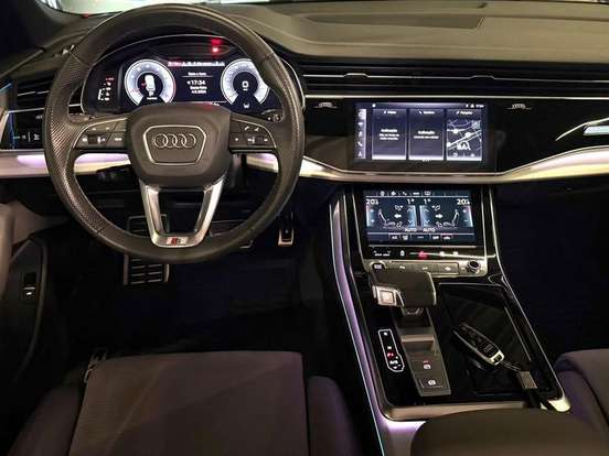 AUDI-Q8-2023