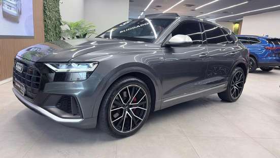 AUDI-Q8-2019