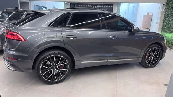 AUDI-Q8-2019