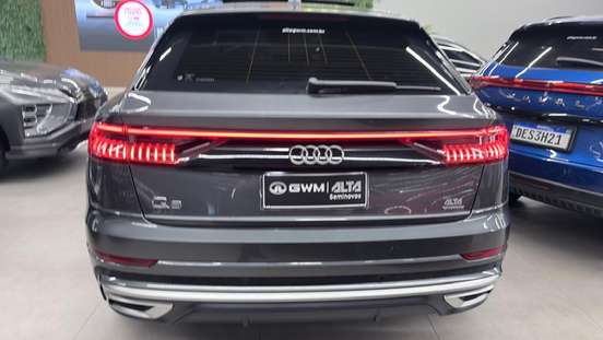 AUDI-Q8-2019