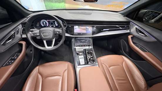 AUDI-Q8-2019