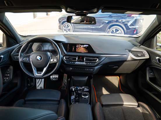 BMW-118i-2019